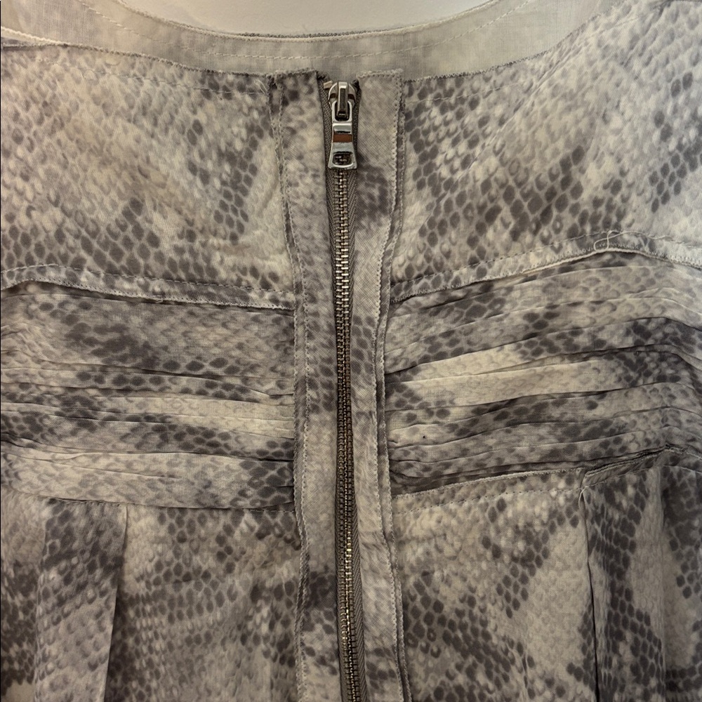 Elie Tahari Leanne Gray Snake Print Pleated Dress - Size 10 - Picture 6 of 14